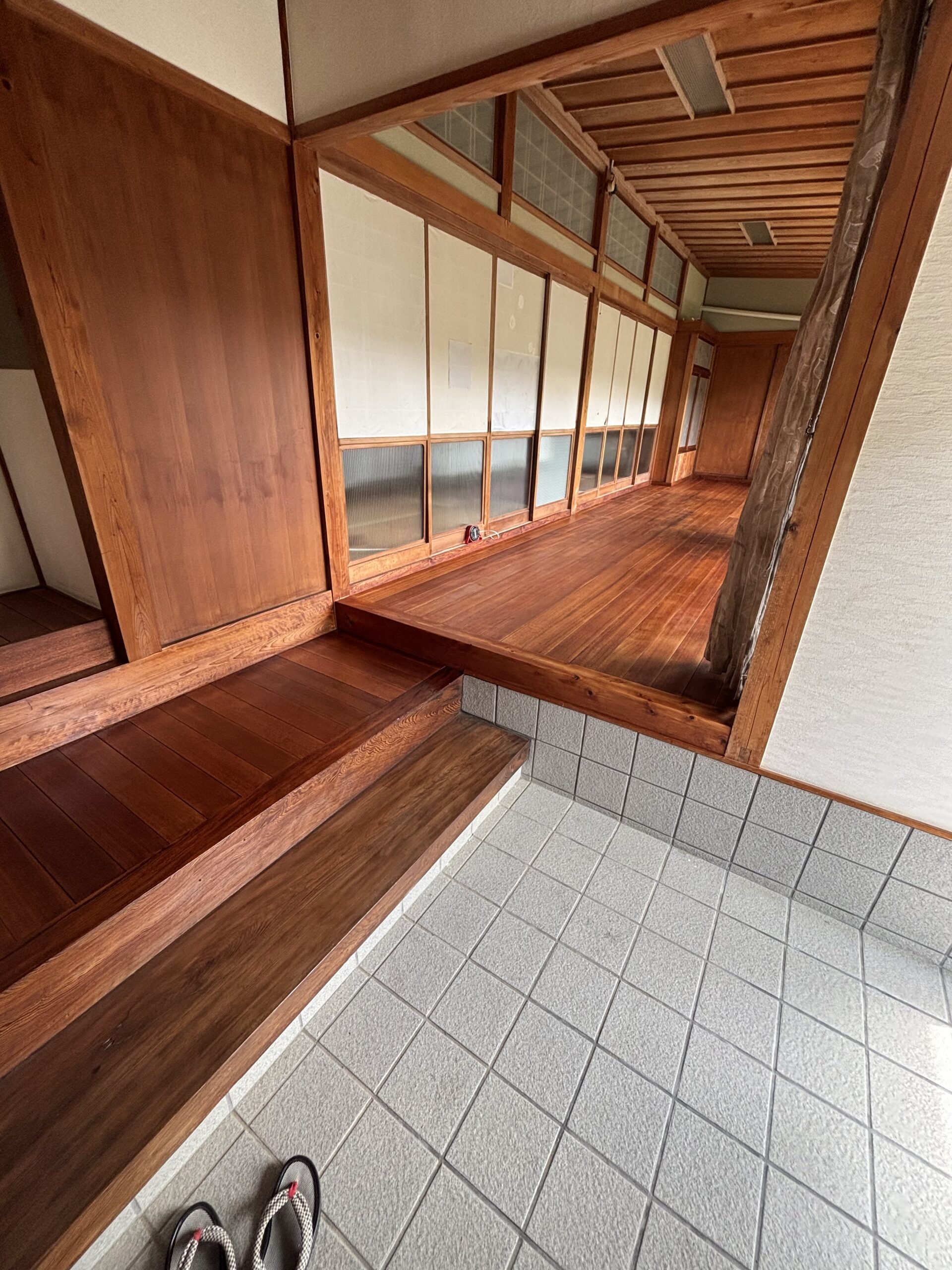 縁側（廊下フローリング）の研磨、塗装工事　古賀市